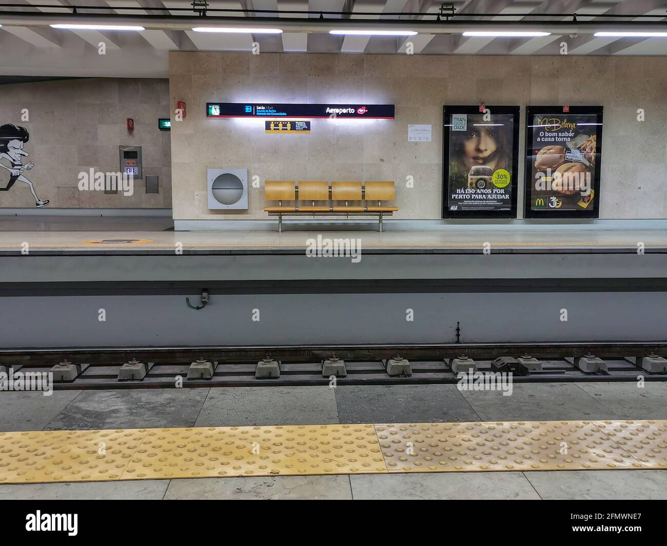 Sign metro in lisbon Fotos und Bildmaterial in hoher Auflösung Alamy