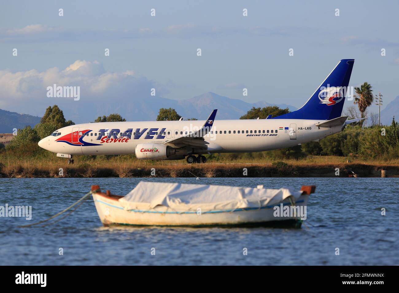 Korfu, Griechenland – 13. September 2017: Reisedienst Boeing 737 am Flughafen Korfu (CFU) in Griechenland. Boeing ist ein Flugzeughersteller mit Sitz in Seattle, W Stockfoto