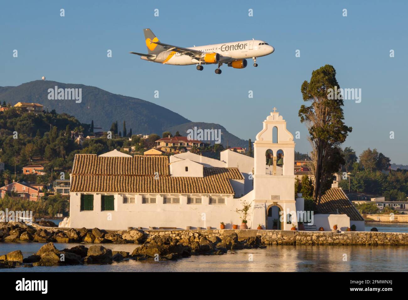 Korfu, Griechenland – 16. September 2017: Condor Airbus A320 am Flughafen Korfu (CFU) in Griechenland. Airbus ist ein Flugzeughersteller aus Toulouse, Frankreich. Stockfoto