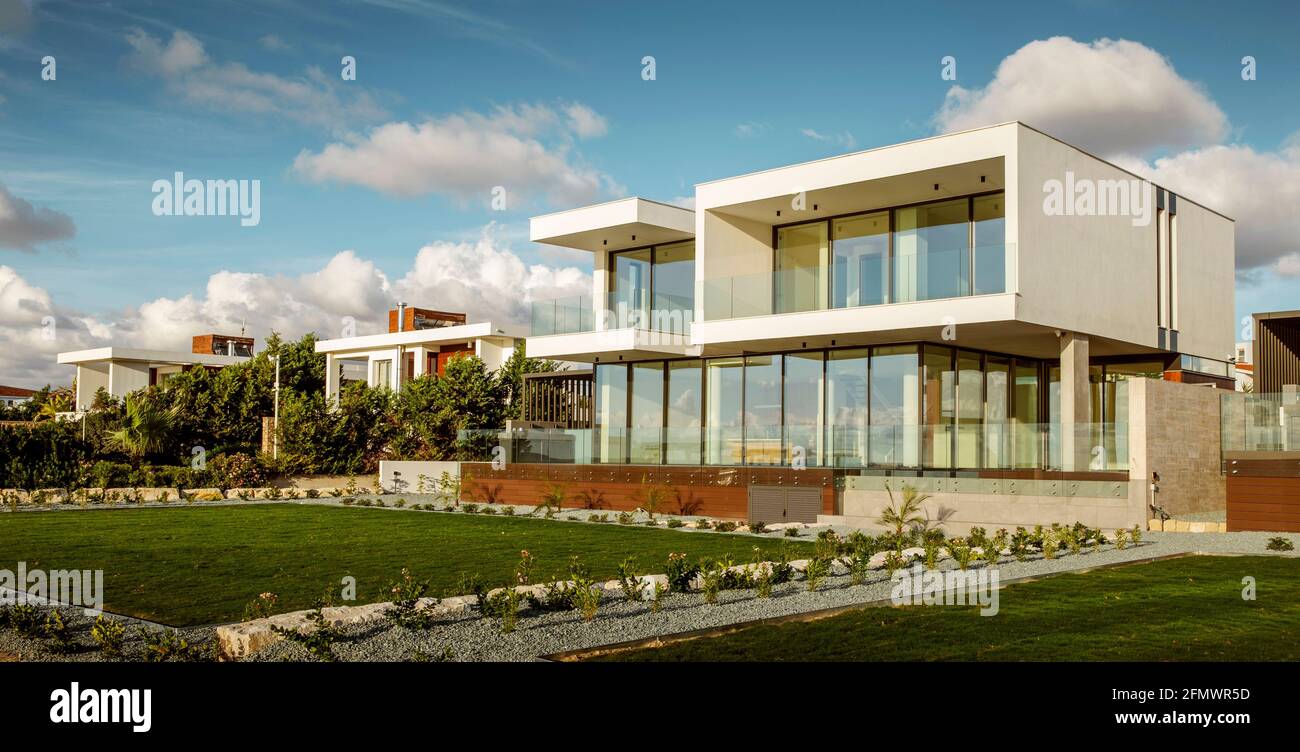 Paphos, Zypern - 28. November 2019: Luxus-Immobilienentwicklung in Paphos Stadt, Zypern Stockfoto