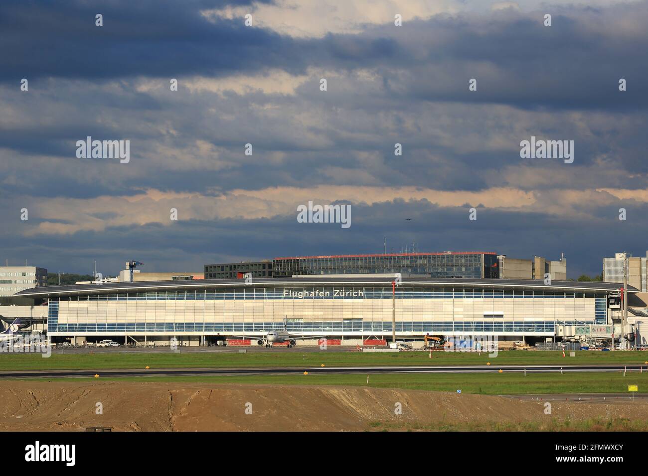 Zürich, Schweiz – 5. August 2017: Terminal Airside Center am Flughafen Zürich (ZRH) in der Schweiz. Stockfoto