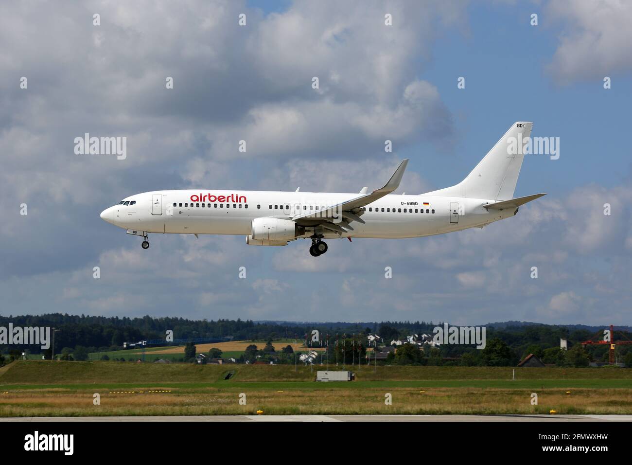 Zürich, Schweiz – 29. Juli 2016: Air Berlin Boeing 737-800 am Flughafen  Zürich (ZRH) in der Schweiz. Boeing ist ein Flugzeughersteller mit Sitz in  Sea Stockfotografie - Alamy