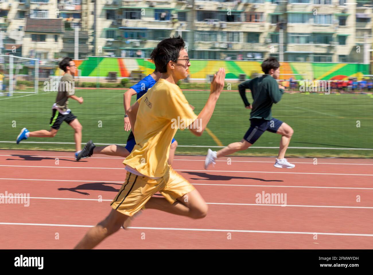 Schüler der Oberstufe nimmt am Schulbahntag in Shanghai, China, Teil Stockfoto