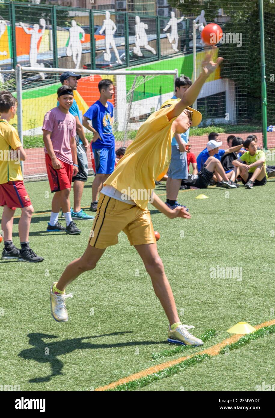 Schüler der Oberstufe nimmt am Schulbahntag in Shanghai, China, Teil Stockfoto
