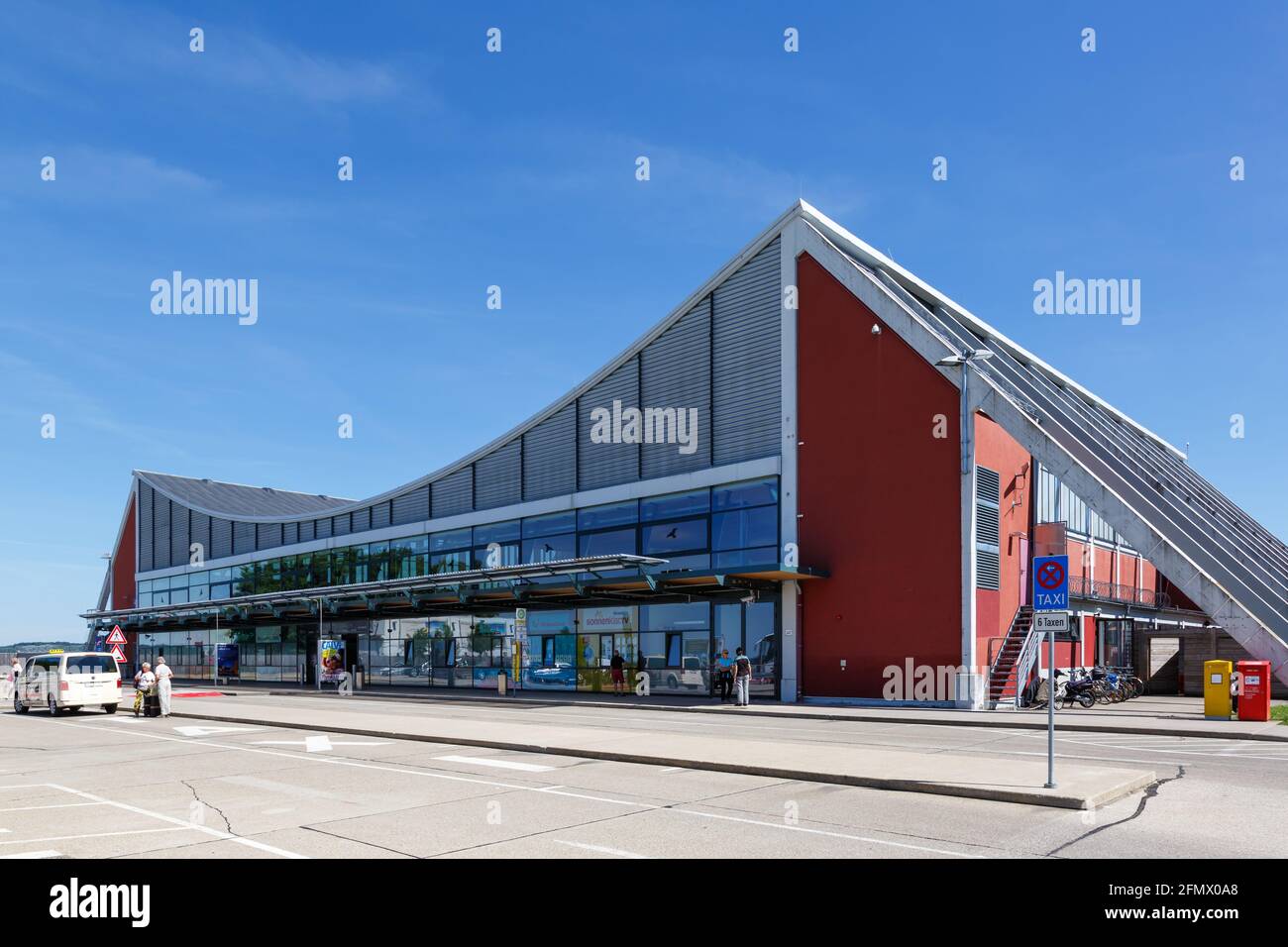 Memmingen, Deutschland – 18. Juni 2017: Terminal des Flughafens Memmingen (FMM) in Deutschland. Stockfoto