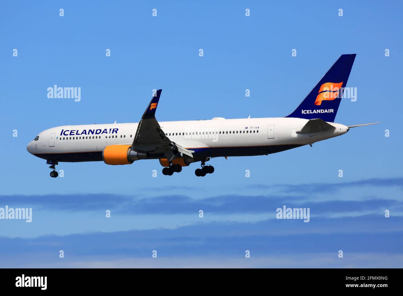 Reykjavik, Island – 02. Juli 2017: Icelandair Boeing 767-300ER am Flughafen Keflavik (KEF) in Island. Boeing ist ein Flugzeughersteller mit Sitz in Seat Stockfoto