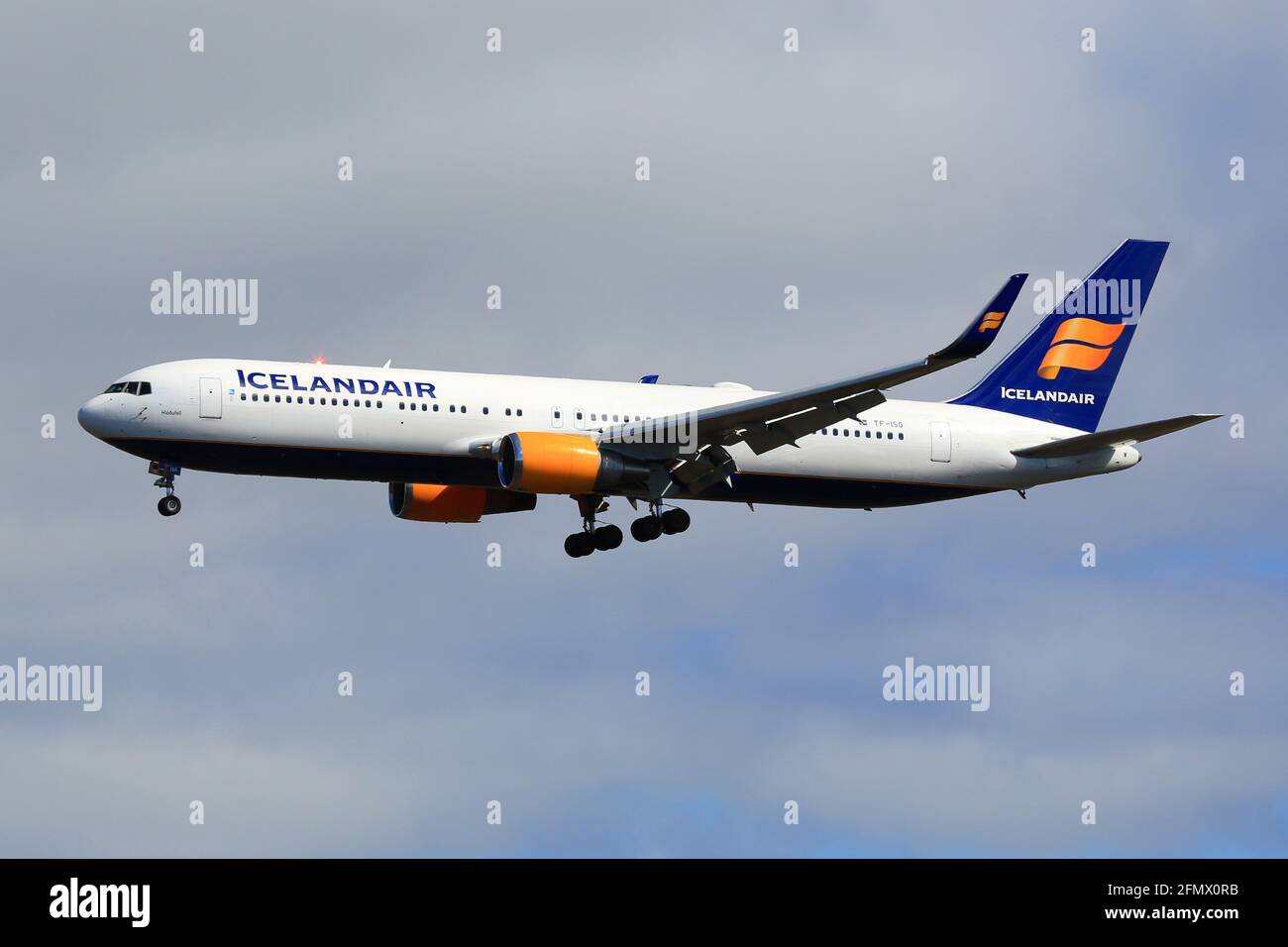 Reykjavik, Island – 02. Juli 2017: Icelandair Boeing 767-300ER am Flughafen Keflavik (KEF) in Island. Boeing ist ein Flugzeughersteller mit Sitz in Seat Stockfoto