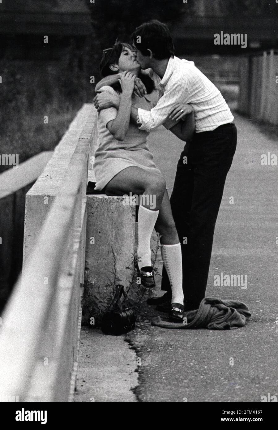 Menschen, Paare, 70er Jahre, Liebhaber, Anfang der 70er Jahre, ADDITIONAL-RIGHTS-CLEARANCE-INFO-NOT-AVAILABLE Stockfoto