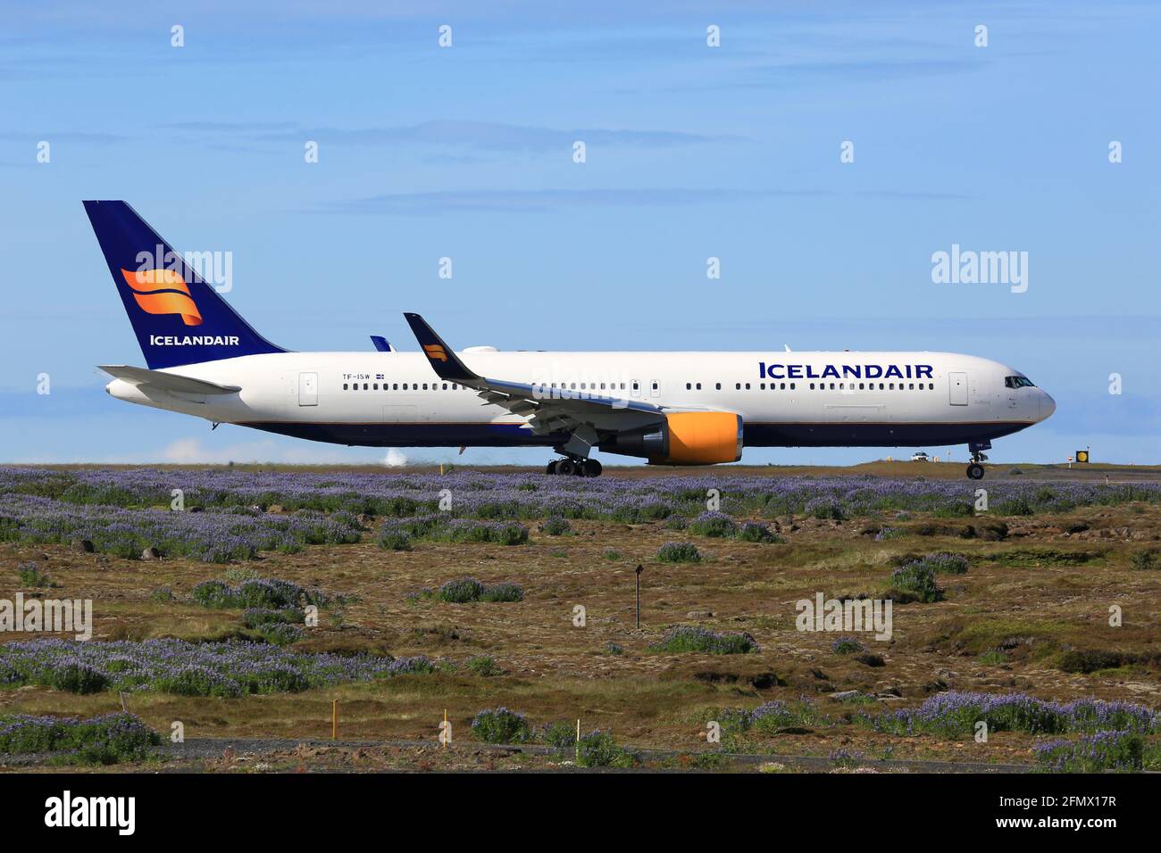 Reykjavik, Island – 02. Juli 2017: Icelandair Boeing 767-300ER am Flughafen Keflavik (KEF) in Island. Boeing ist ein Flugzeughersteller mit Sitz in Seat Stockfoto