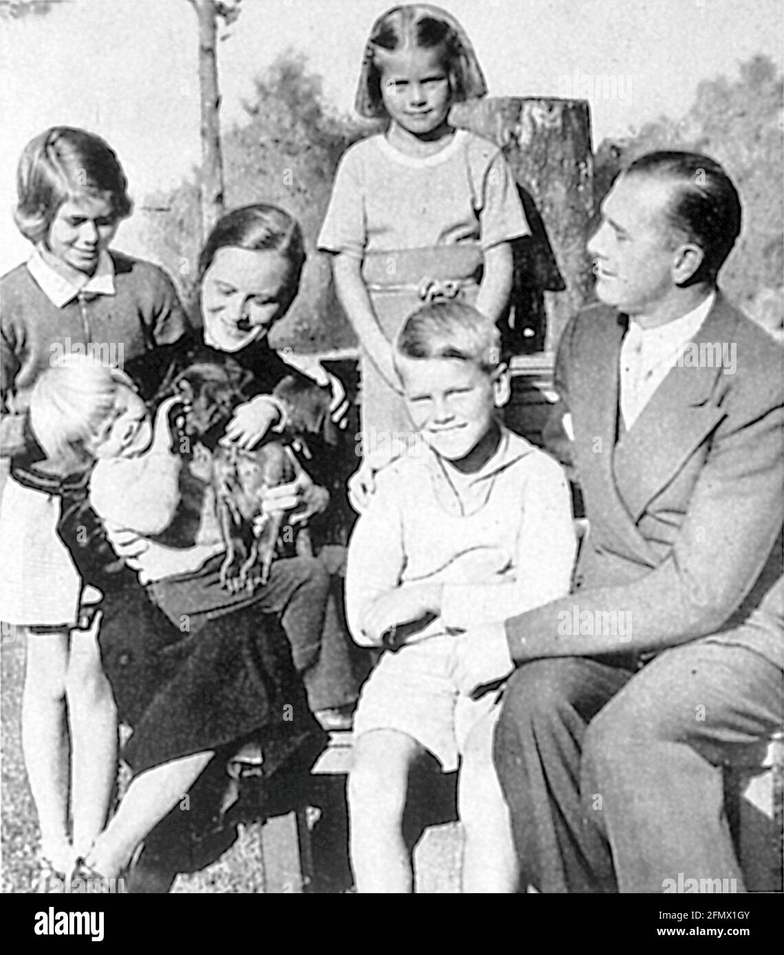 Kelly, Grace, 12.11.1929 - 14.9.1982, amerikanische Schauspielerin, halbe Länge, Mit ihren Geschwistern, ADDITIONAL-RIGHTS-CLEARANCE-INFO-NOT-AVAILABLE Stockfoto