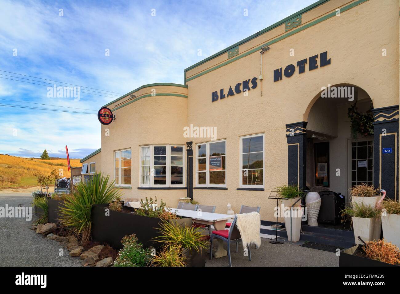 Black Hotels, ein Art déco-Gebäude aus den 1930er Jahren im Dorf Ophir, Neuseeland. Die Stadt hieß ursprünglich Blacks, daher auch der Name des Hotels Stockfoto