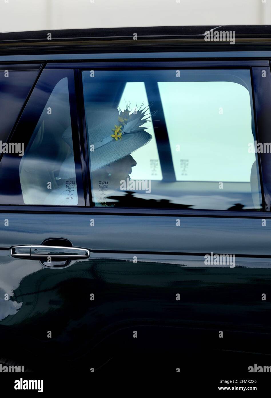 Königin Elizabeth II. Verlässt den Palast von Westminster in einem Range Rover nach der Eröffnung des US-Bundesstaates am 11. Mai 2021 Stockfoto