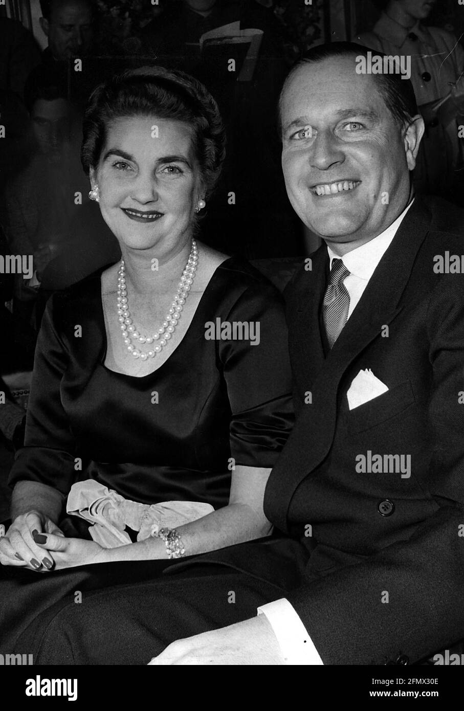 Hutton, Barbara, 14.11.1912 - 11.5.1979, Erbin von Woolworth, mit ihrem 6. Ehemann Gottfried von Cramm, ZUSÄTZLICHE-RIGHTS-CLEARANCE-INFO-NOT-AVAILABLE Stockfoto