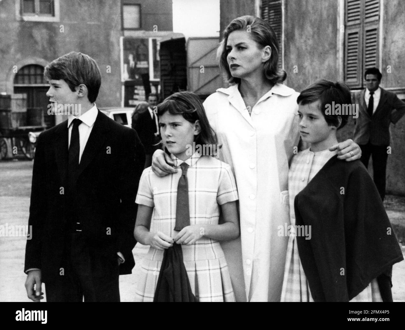 Bergman, Ingrid, 29.8.1915 - 29.8.1982, schwedische Schauspielerin, halbe Länge, Mit ihren Kindern, 70er Jahre, ZUSÄTZLICHE-RECHTE-FREIGABE-INFO-NICHT-VERFÜGBAR Stockfoto