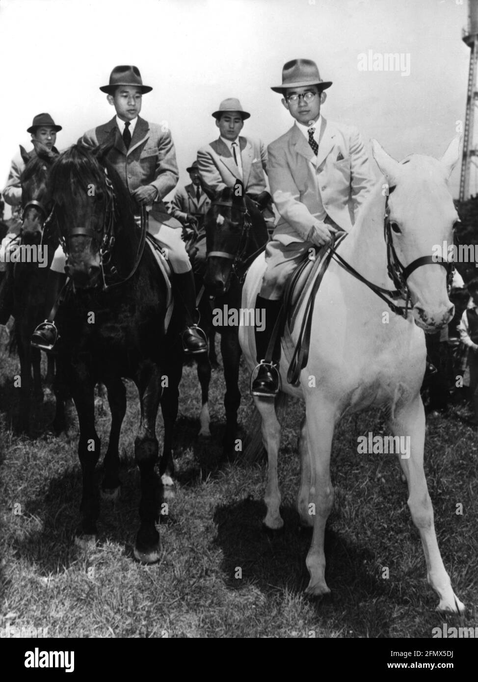 Akihito, * 23.12.1933, Kaiser (tenno) von Japan 7.1.1989 - 30.4.2019, volle Länge, ZUSÄTZLICHE-RIGHTS-CLEARANCE-INFO-NOT-AVAILABLE Stockfoto