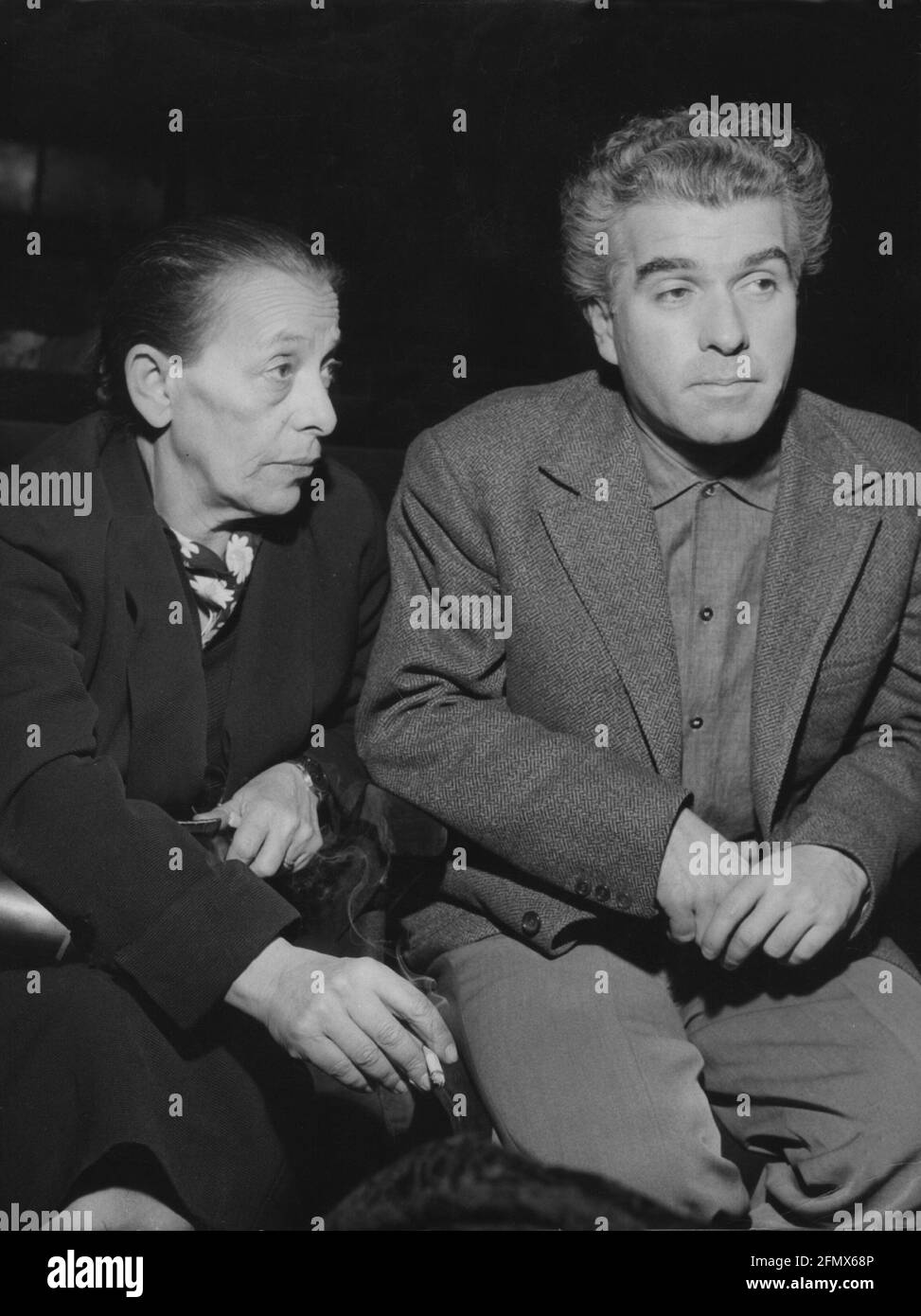 Weigel, Helene, 12.5.1900 - 6.5.1971, deutsche Schauspielerin, Theaterleiterin, HALBE LÄNGE, ZUSÄTZLICHE-RIGHTS-CLEARANCE-INFO-NOT-AVAILABLE Stockfoto