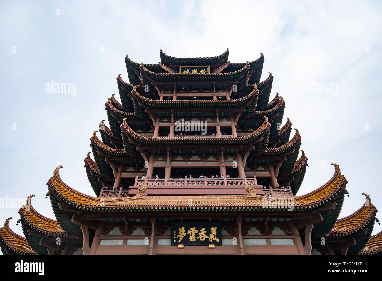 Der Turm des gelben Kranichs befindet sich auf dem Schlangenhügel in Wuhan Stockfoto