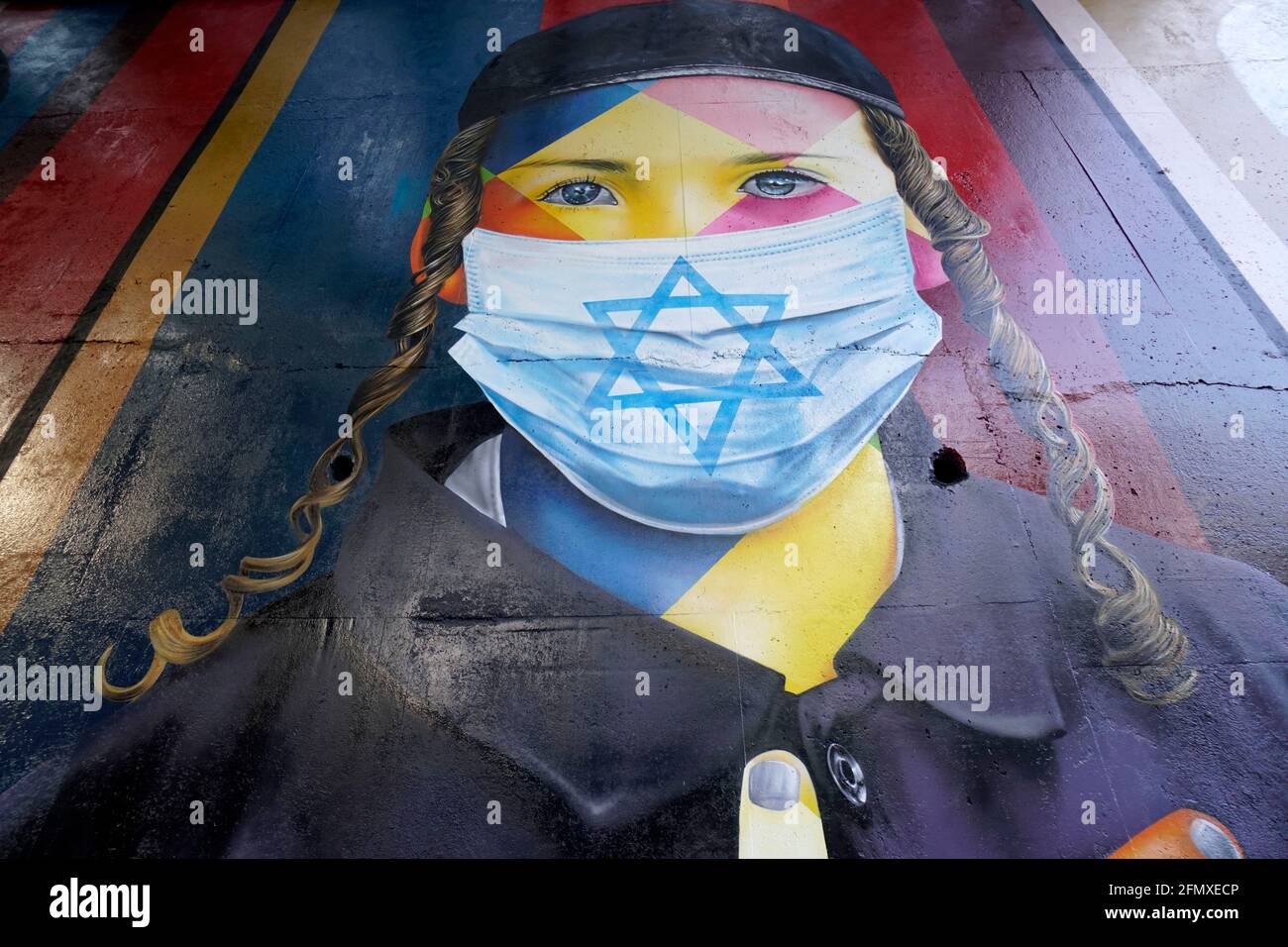 11. Mai 2021: Wandgemälde 'Coexistencia - Memorial da FÃ© for all Victims of Covid-19', vom brasilianischen Graffiti-Künstler Eduardo Kobra. Das Wandbild zeigt Kinder verschiedener Religionen in schützenden Gesichtsmasken. (Bild: © Cris FAGA/ZUMA Wire) Stockfoto