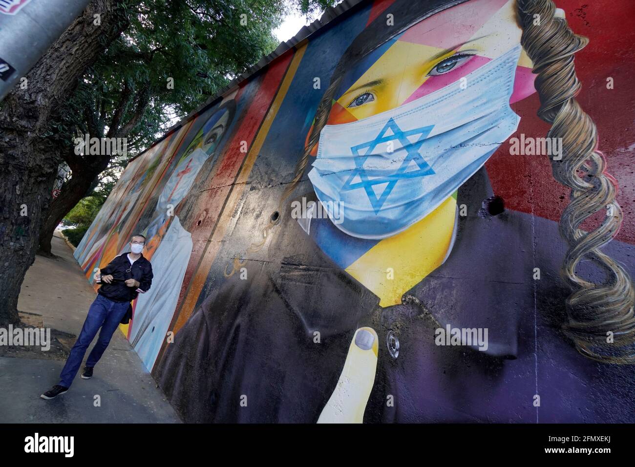 11. Mai 2021: Wandgemälde 'Coexistencia - Memorial da Fé for all Victims of Covid-19', vom brasilianischen Graffiti-Künstler Eduardo Kobra. Das Wandbild zeigt Kinder verschiedener Religionen in schützenden Gesichtsmasken. Quelle: Cris FAGA/ZUMA Wire/Alamy Live News Stockfoto