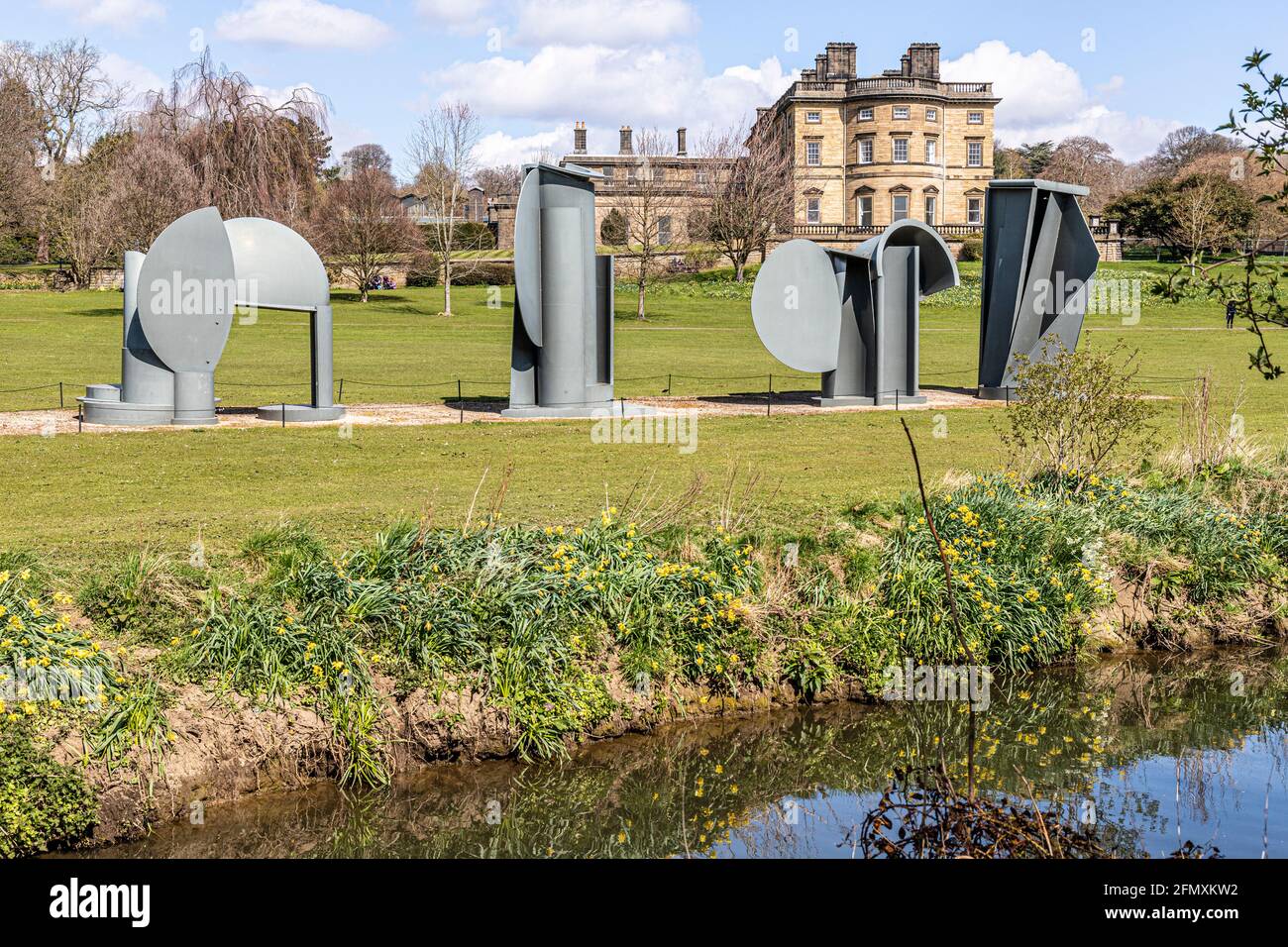 Eine Ausstellung im Yorkshire Sculpture Park YSP in Bretton Hall, Wakefield, West Yorkshire, England - Promenade 1996 von Anthony Caro Stockfoto