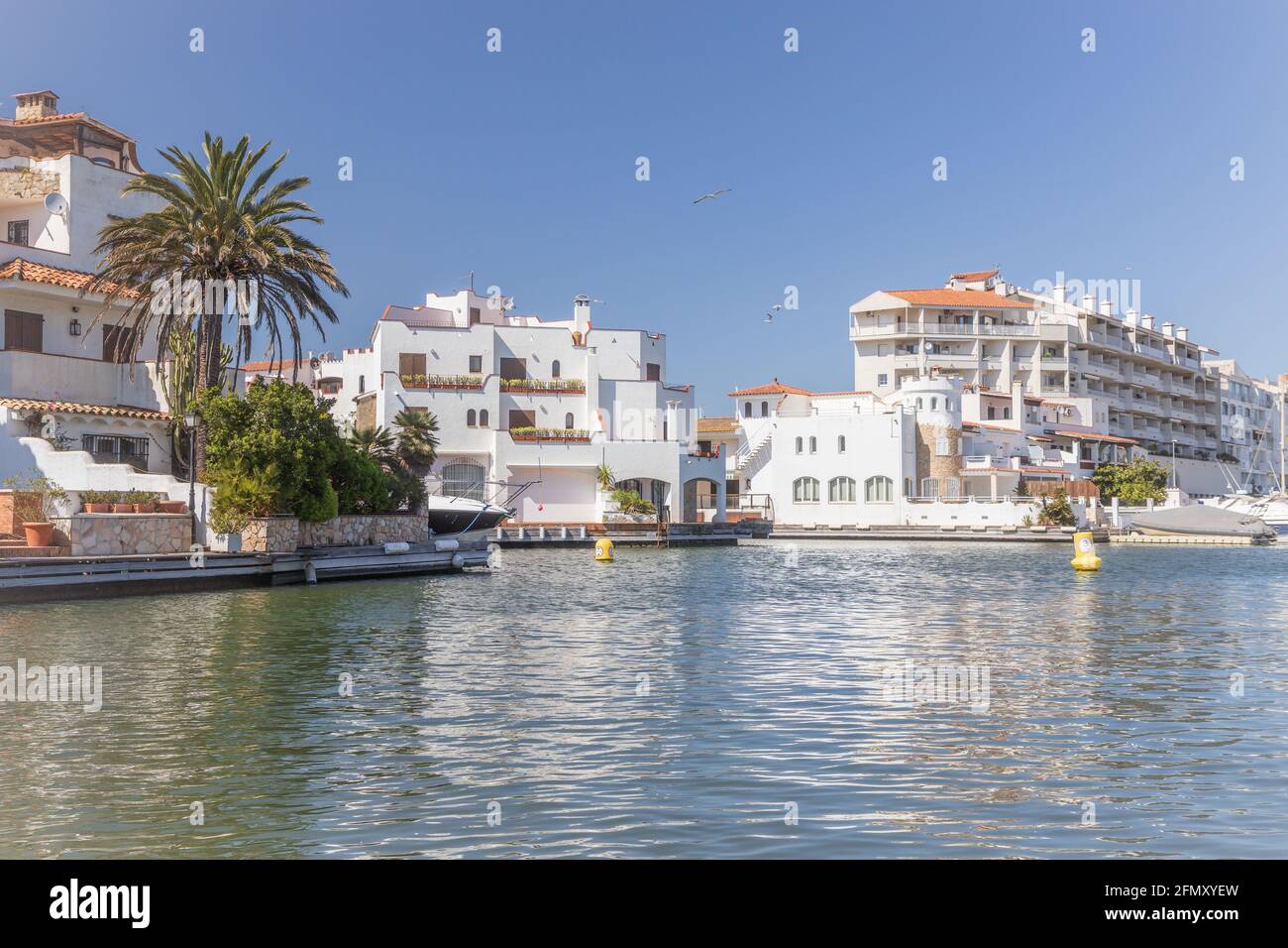 Wohnhafen von Empuriabrava, 'Stadt der Kanäle', Costa Brava, Provinz Girona, Katalonien, Spanien. Stockfoto