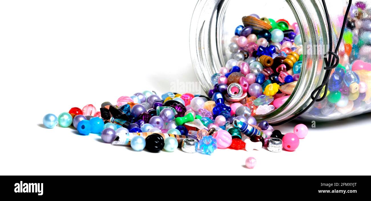 Perlen in Gläsern für die Erstellung von Kunst Hobbys Schmuck Stockfoto