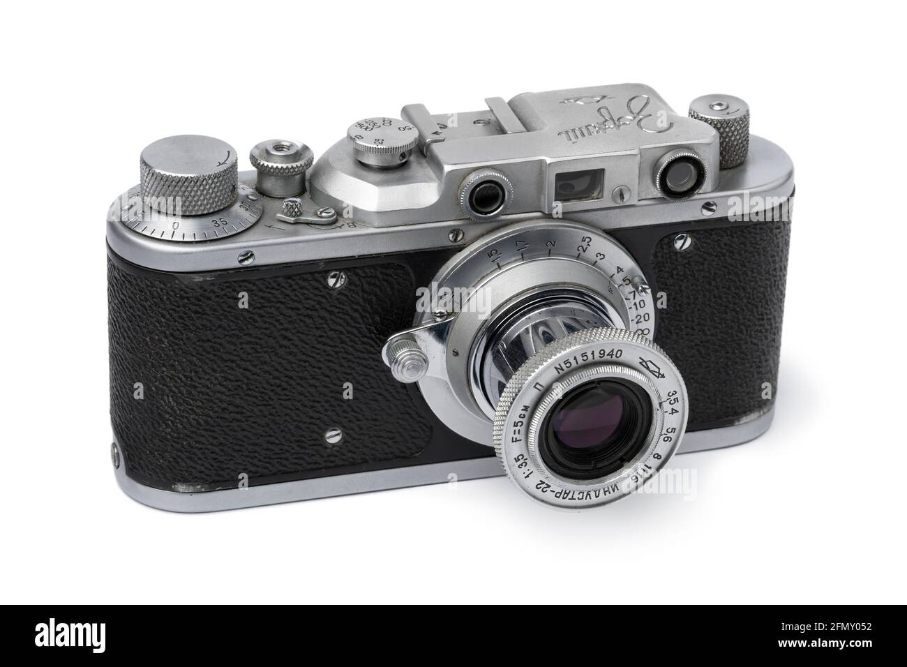 Leiden, Niederlande - 12. Mai 2021: Vintage Russian Zorki 1 Kamera isoliert auf weißem Hintergrund Stockfoto