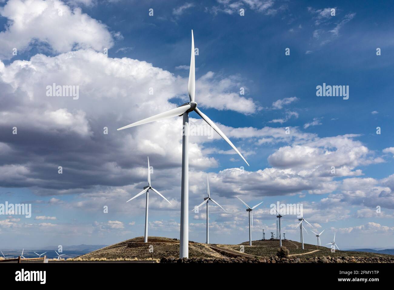 WA20213-00....WASHINGTON - Windpark Wild Horse mit erneuerbarer Energie, der von Puget Sound Energy in der Nähe von Ellensburg betrieben wird. Stockfoto