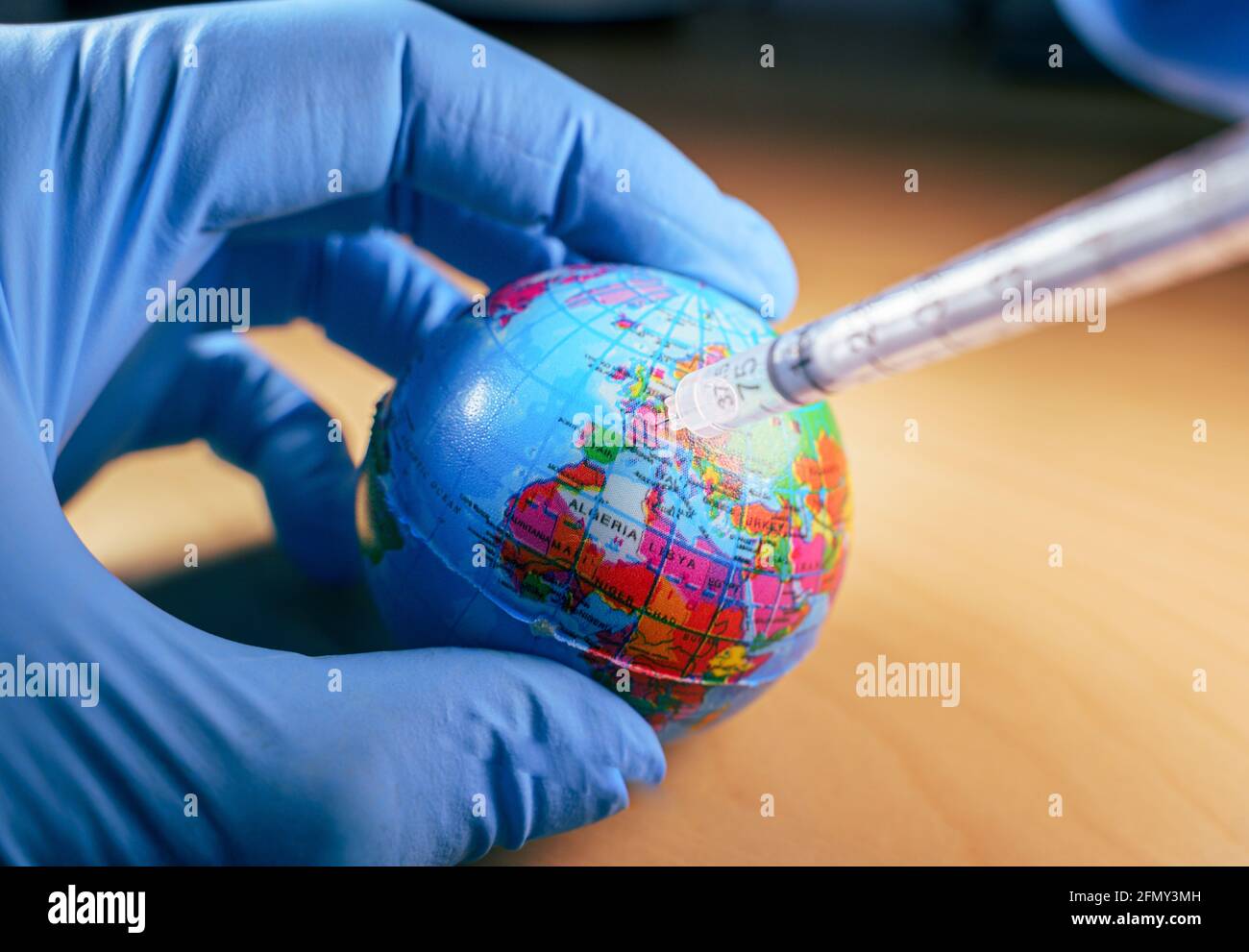 Konzept der Impfstrategie für Global Covid19. Impfstoffe gegen COVID. Stockfoto