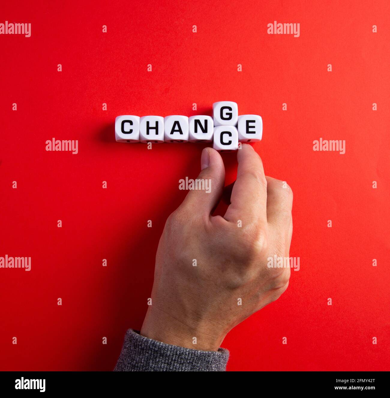 Cube mit Wortwechsel zu Zufall, Persönlicher Entwicklung und Karriereentwicklung oder ändern Sie sich selbst Konzept. Stockfoto