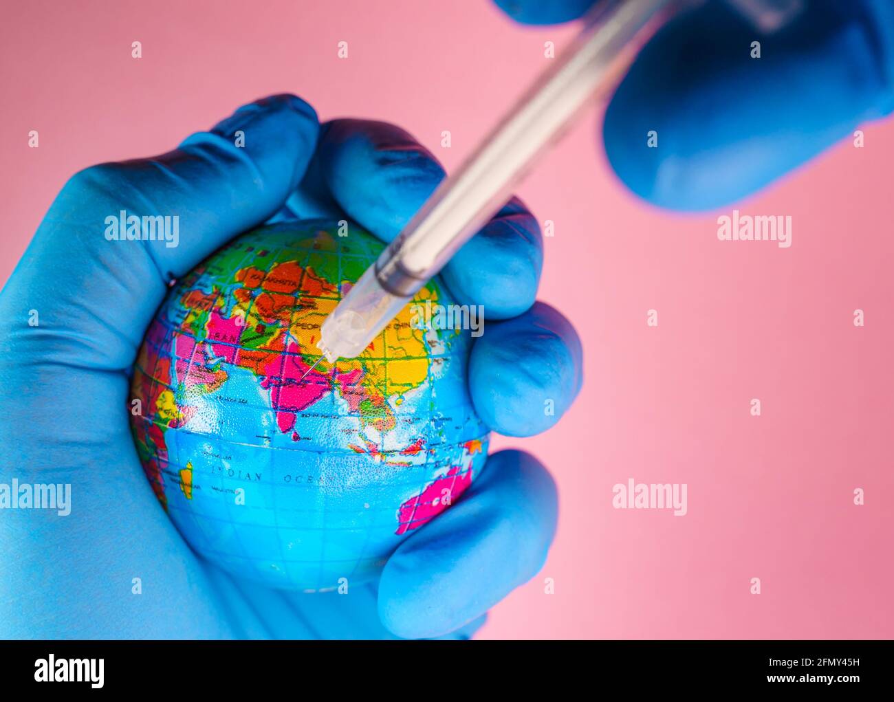 Konzept der Impfstrategie für Global Covid19. Impfstoffe gegen COVID. Stockfoto