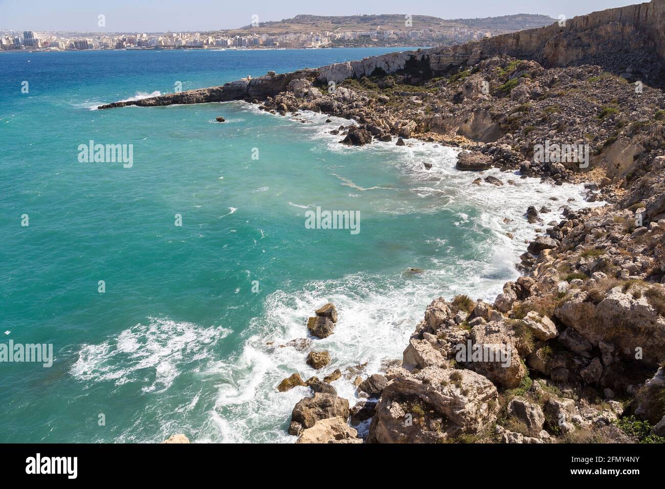 Felsige Küste in der Nähe von Tal Blata, Malta Stockfoto