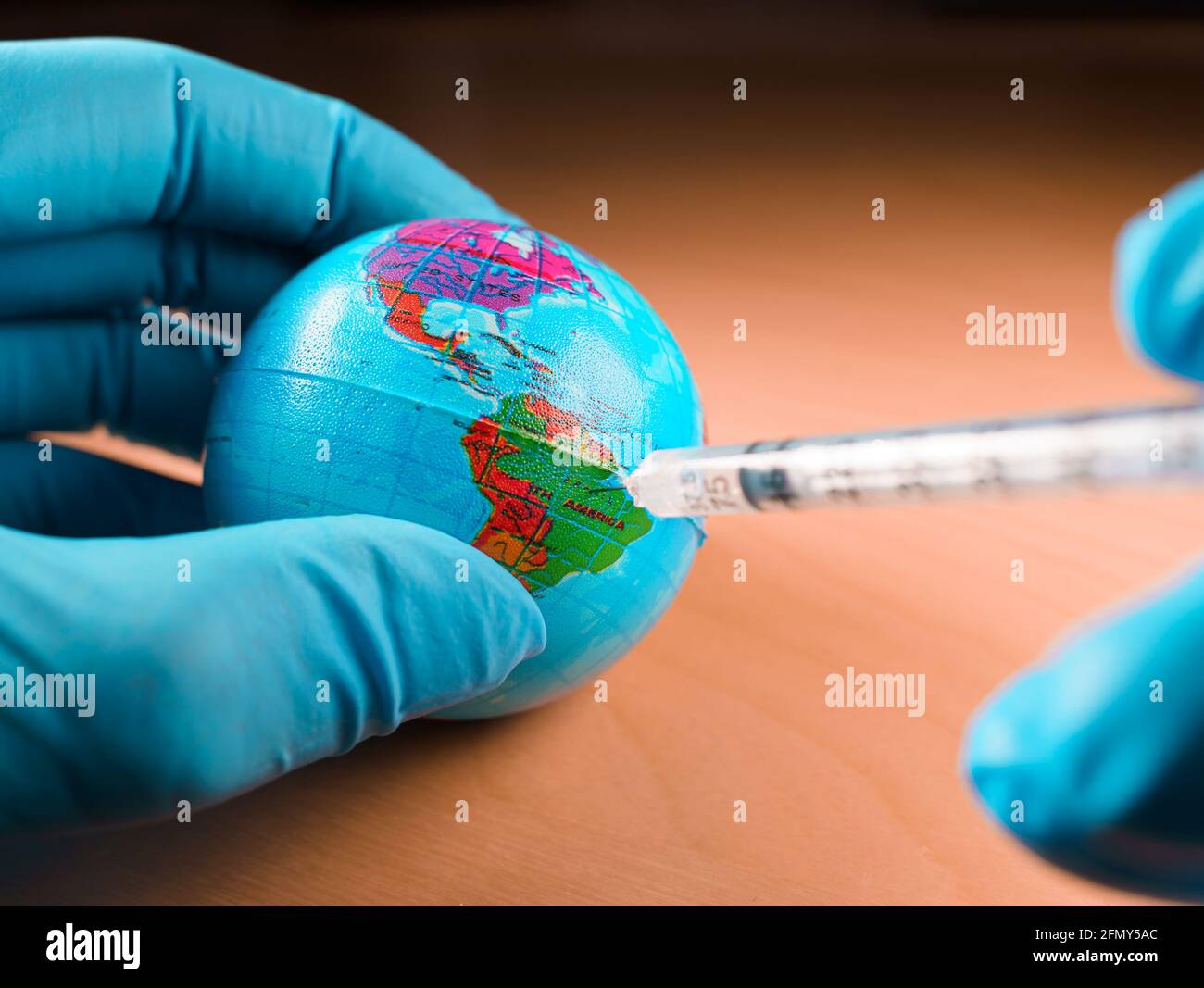 Konzept der Impfstrategie für Global Covid19. Impfstoffe gegen COVID. Stockfoto