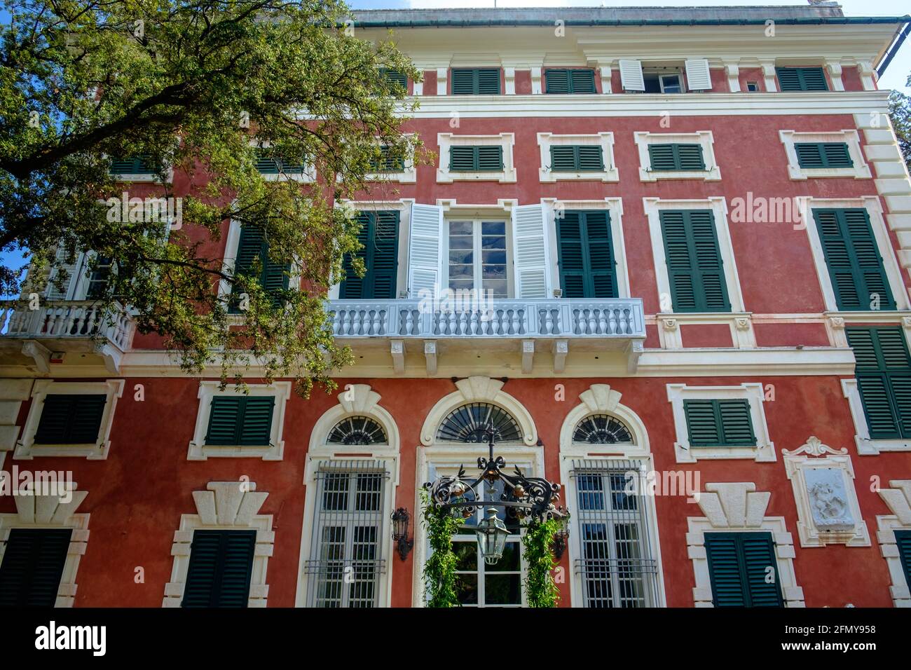 Die Villa Durazzo aus dem 17. Jahrhundert in Santa Margherita Ligure ist heute ein Museum. Hier sehen Sie das elegante Äußere. Stockfoto