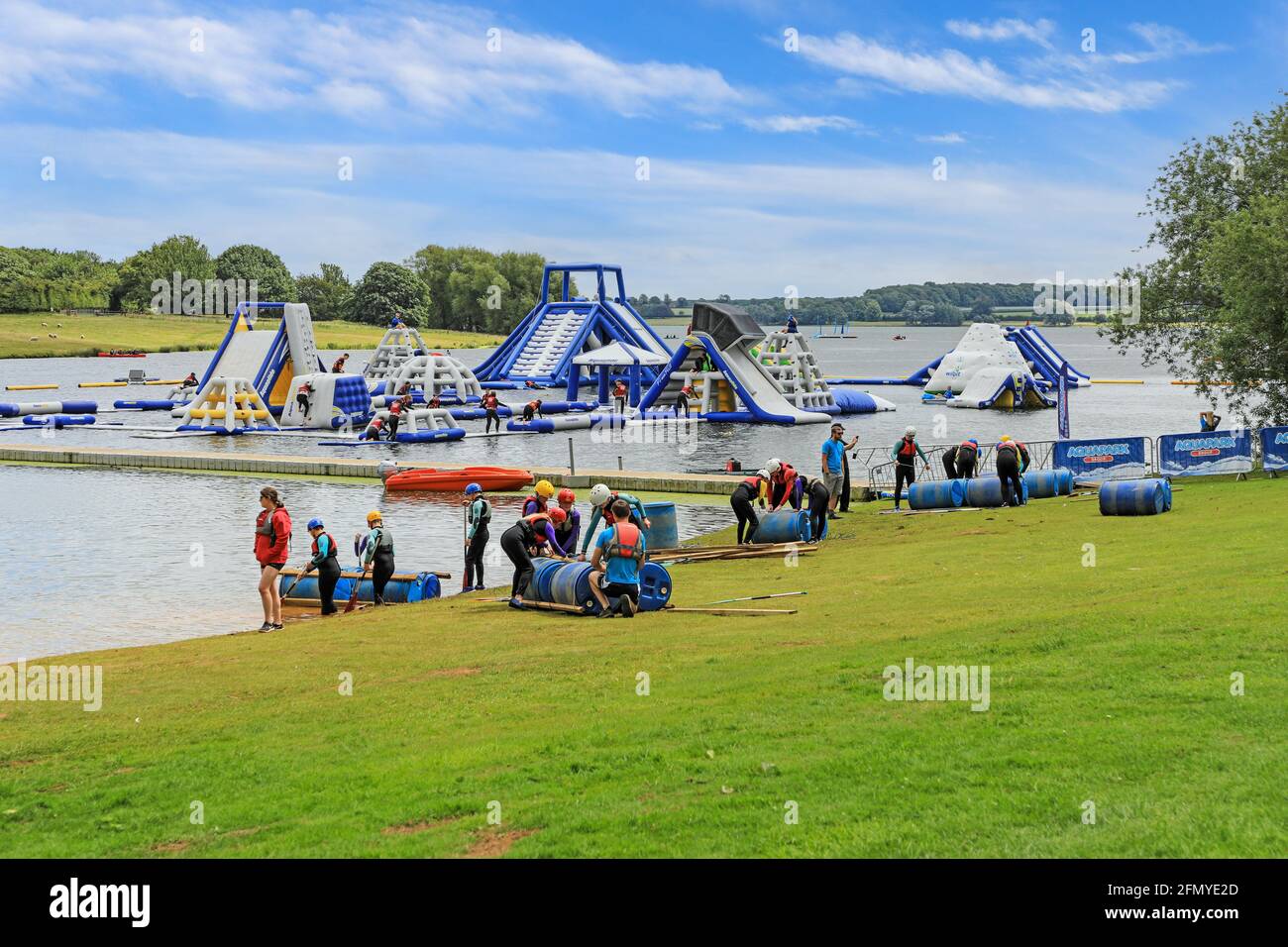 Aqua Park neben Rutland Watersports, Rutland Water, Rutland, England, Großbritannien Stockfoto