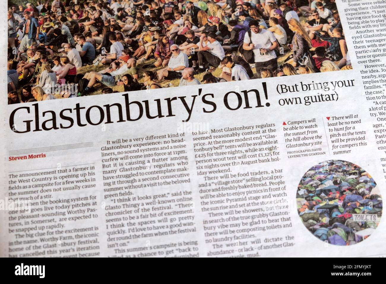 „Glastonbury ist auf! Aber bringen Sie Ihre eigene Gitarre mit)' Headline Artikel der Guardian Zeitung 2021 Großbritannien Großbritannien Großbritannien Stockfoto