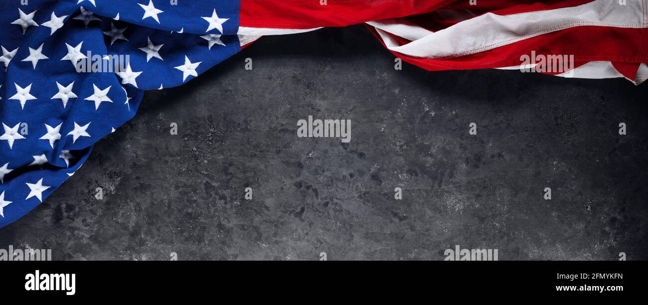 US-amerikanische Flagge auf abgenutzten schwarzen Hintergrund. Für USA Memorial Day, Veteran's Day, Tag der Arbeit, oder 4. der Juli Feier. Mit leeren Platz für Text. Stockfoto