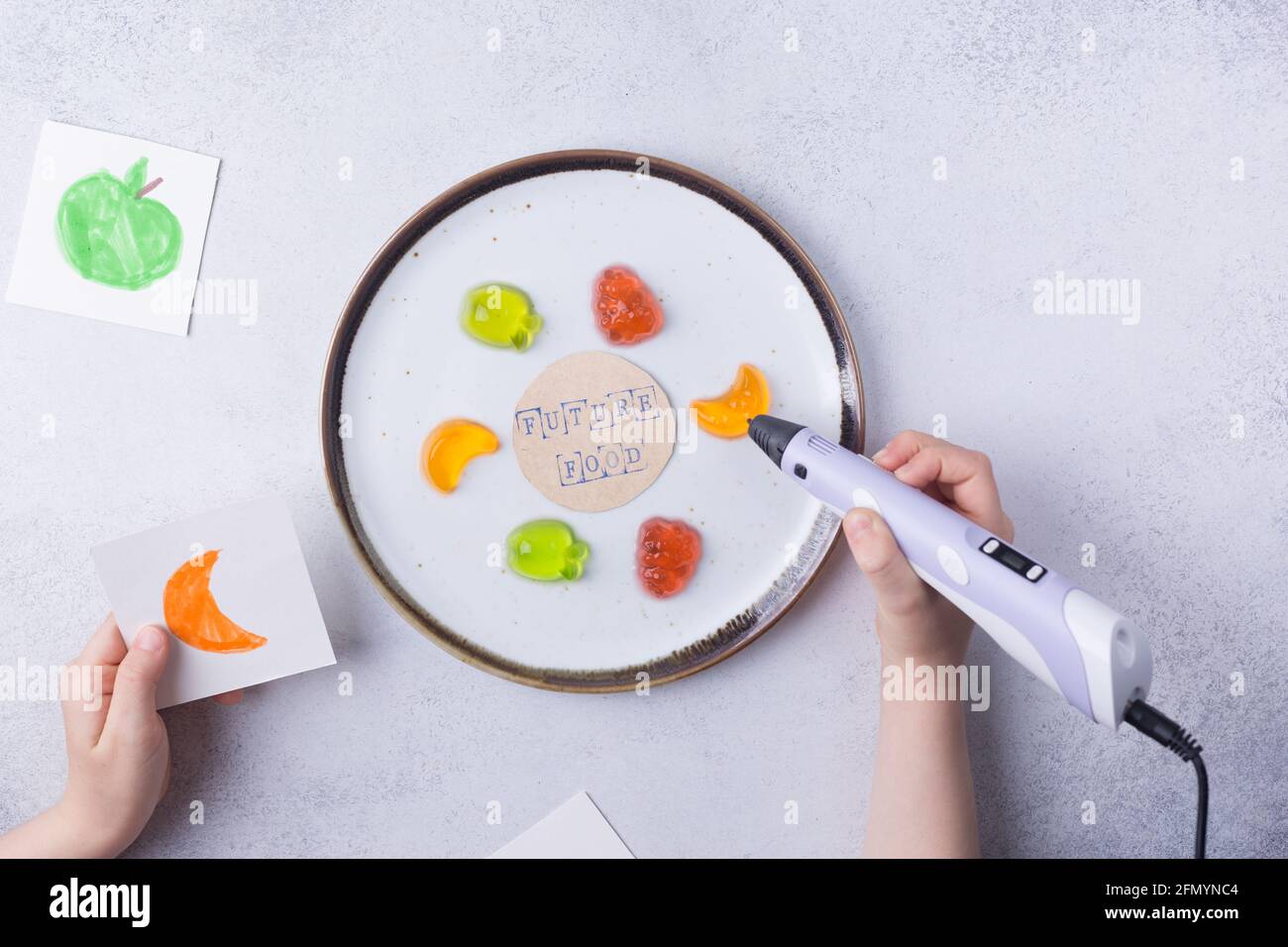 3D-Druck Lebensmittelkonzept. 3d-Stiftfrüchte. Moderne additive Technologien 4.0 Industrielle Revolution Stockfoto