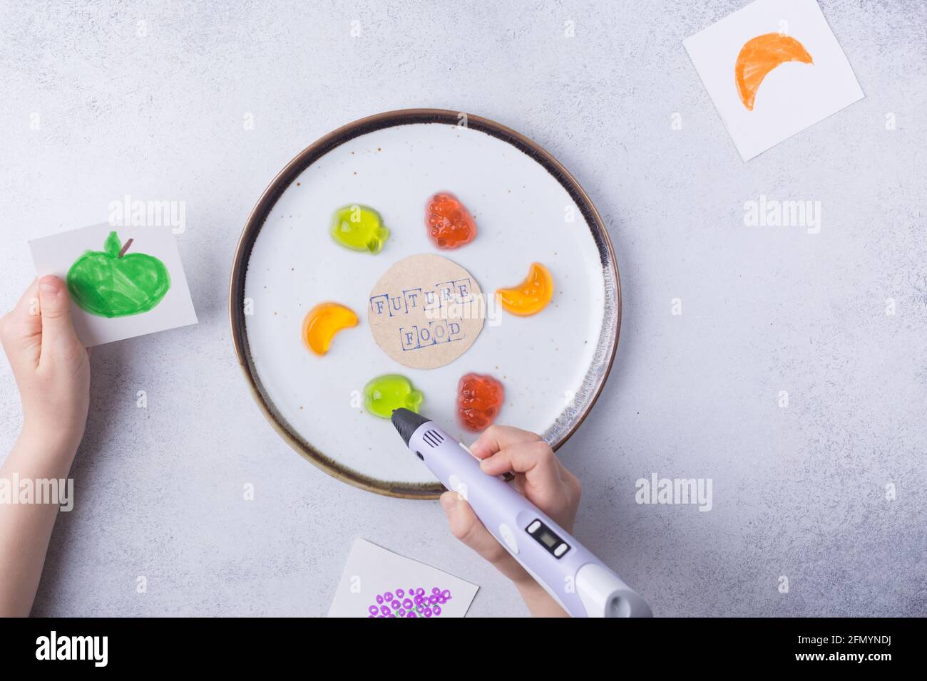 3D-Druck Lebensmittelkonzept. 3d-Stiftfrüchte. Moderne additive Technologien 4.0 Industrielle Revolution Stockfoto