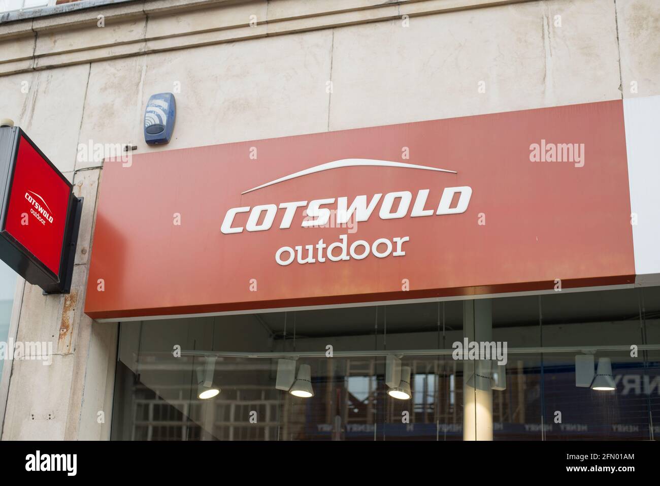 Rotes Logo Shop Schild Store Marke Sports Outdoor Cotswold Outdoor Stockfoto