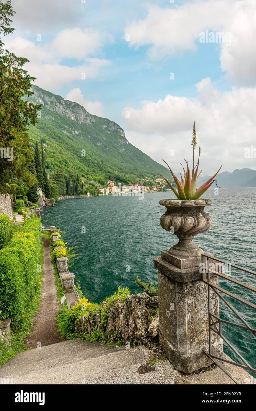 Villa monastero varenna see como Fotos und Bildmaterial in hoher