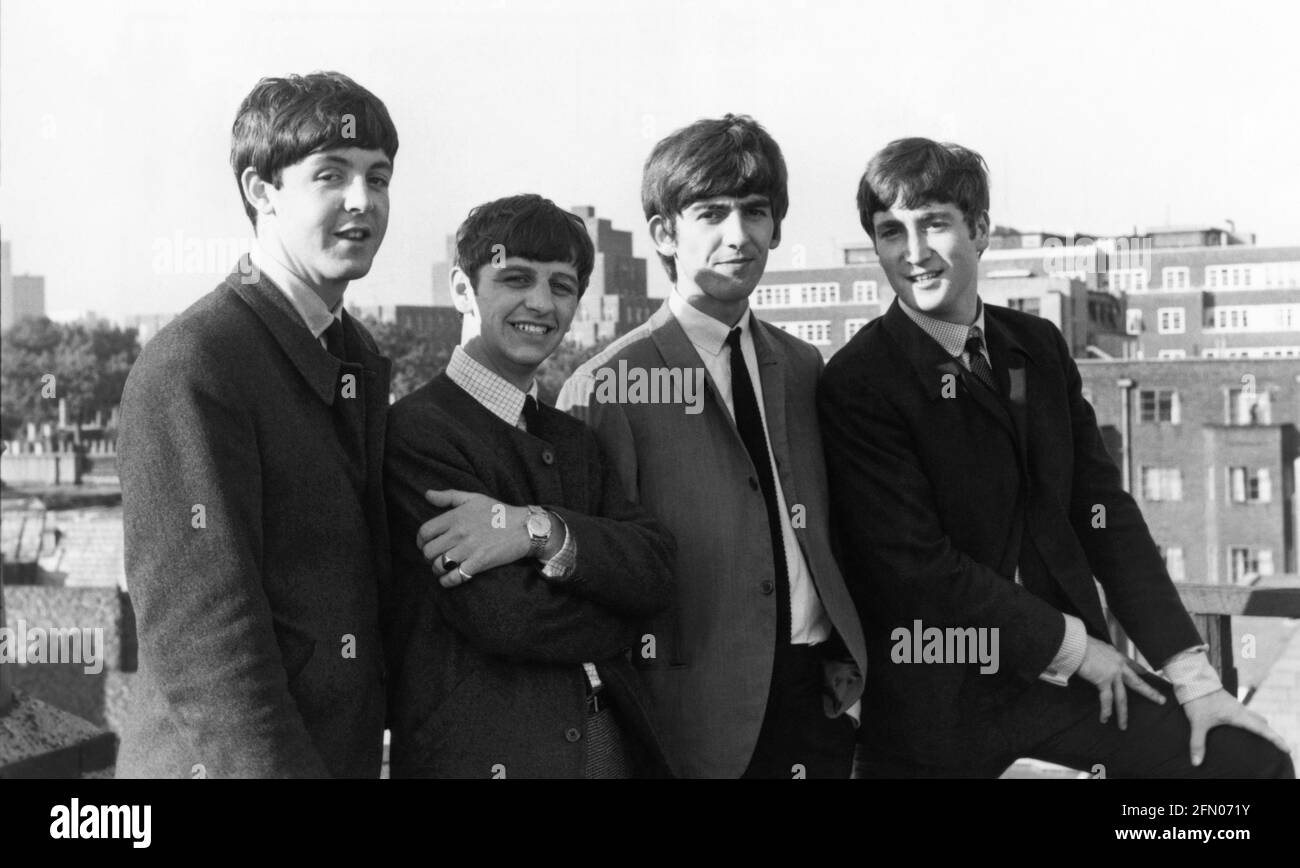 Frühes Gruppenporträt der Beatles von einem Dach aus im Jahr 1962. Stockfoto