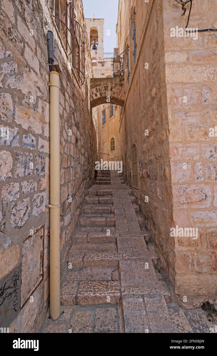 Abgelegener Gehweg im alten Jerusalem in Israel Stockfoto