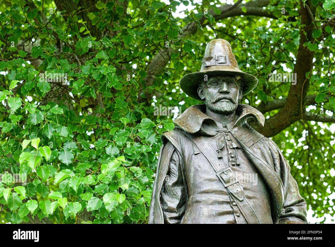 Plymouth, Massachusetts, USA - 2. Juli 2019: Eine Statue des Gouverneurs der Plymouth Colony William Bradford in der Nähe des Plymouth Rock, wo die Pilger gelandet sind. Stockfoto