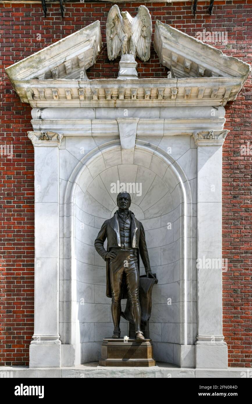 DeWitt Clinton Statue am Eingang des Museums der Stadt New York. Stockfoto