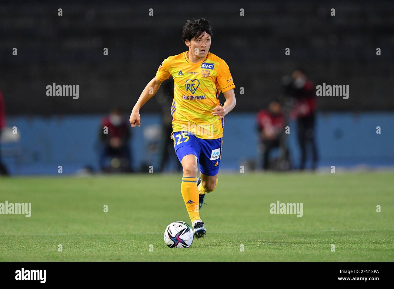 Takumi Mase von Vegalta Sendai beim Fußballspiel der J1 League 2021 zwischen Kawasaki Frontale und Vegalta Sendai im Kawasaki Todoroki Stadium in Kawasaki, Kanagawa, Japan, am 12. Mai 2021. Quelle: AFLO/Alamy Live News Stockfoto
