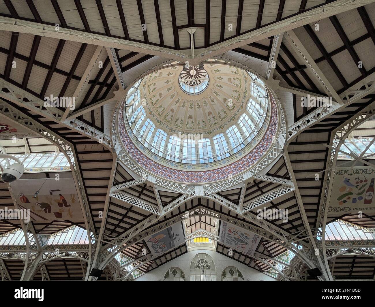 Der Zentralmarkt der Stadt Valencia befindet sich an der Plaza Ciudad de Brujas Stockfoto