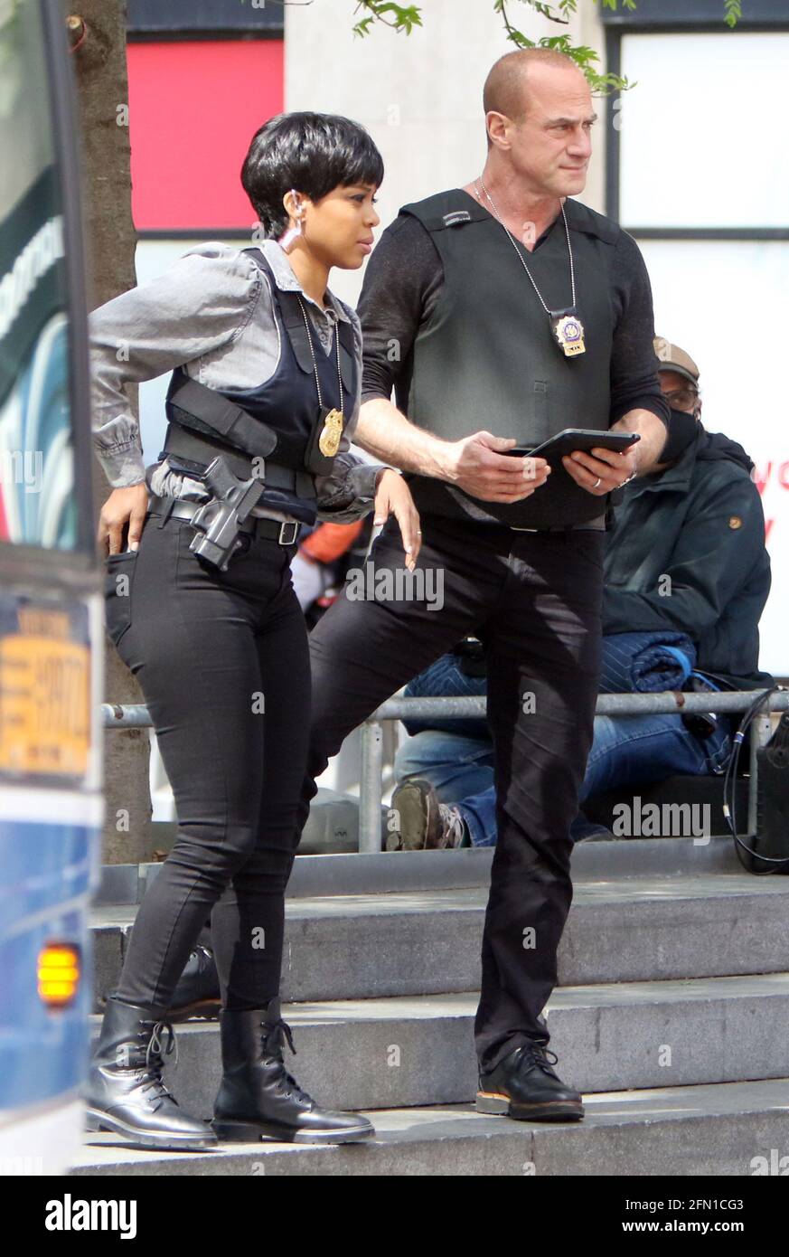 New York, NY, USA. Mai 2021. Danielle Mone Truitt und Christopher Meloni über das Set of Law & Order: Organisiertes Verbrechen am 12. Mai 2021 in New York City. Quelle: Rw/Media Punch/Alamy Live News Stockfoto