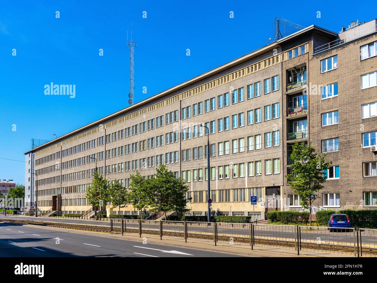 Warschau, Polen - 26. Juli 2020: Militärnachrichtendienst, Sluzba Wywiadu Wojskowego, Gebäude des Hauptquartiers in der Aleja Niepodleglosci Avenue Stockfoto