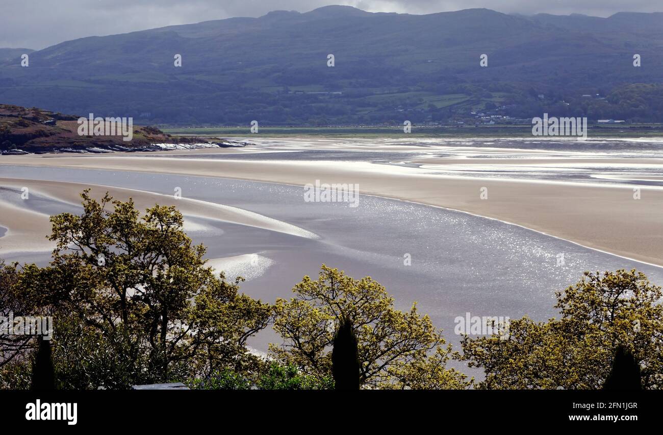 Portmeirion Village , Penrhyndeudraeth Wales Großbritannien 06 Mai 2021 das Dorf Portmeirion im italienischen Stil in der Nähe von Penrhyndeudraeth in Nordwales, Großbritannien. Der Stockfoto